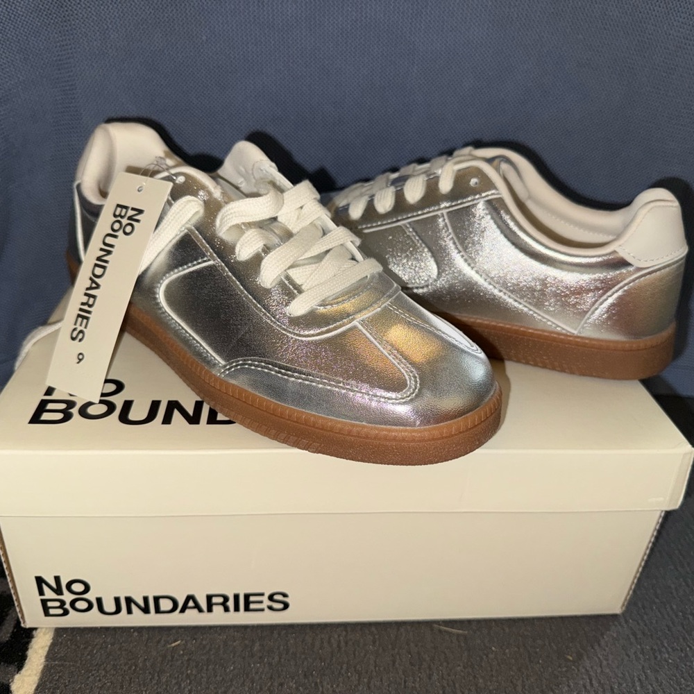 No Boundaries Silver Athletic Shoes - Picture 2 of 3